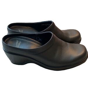 Dansko nursing clogs 39